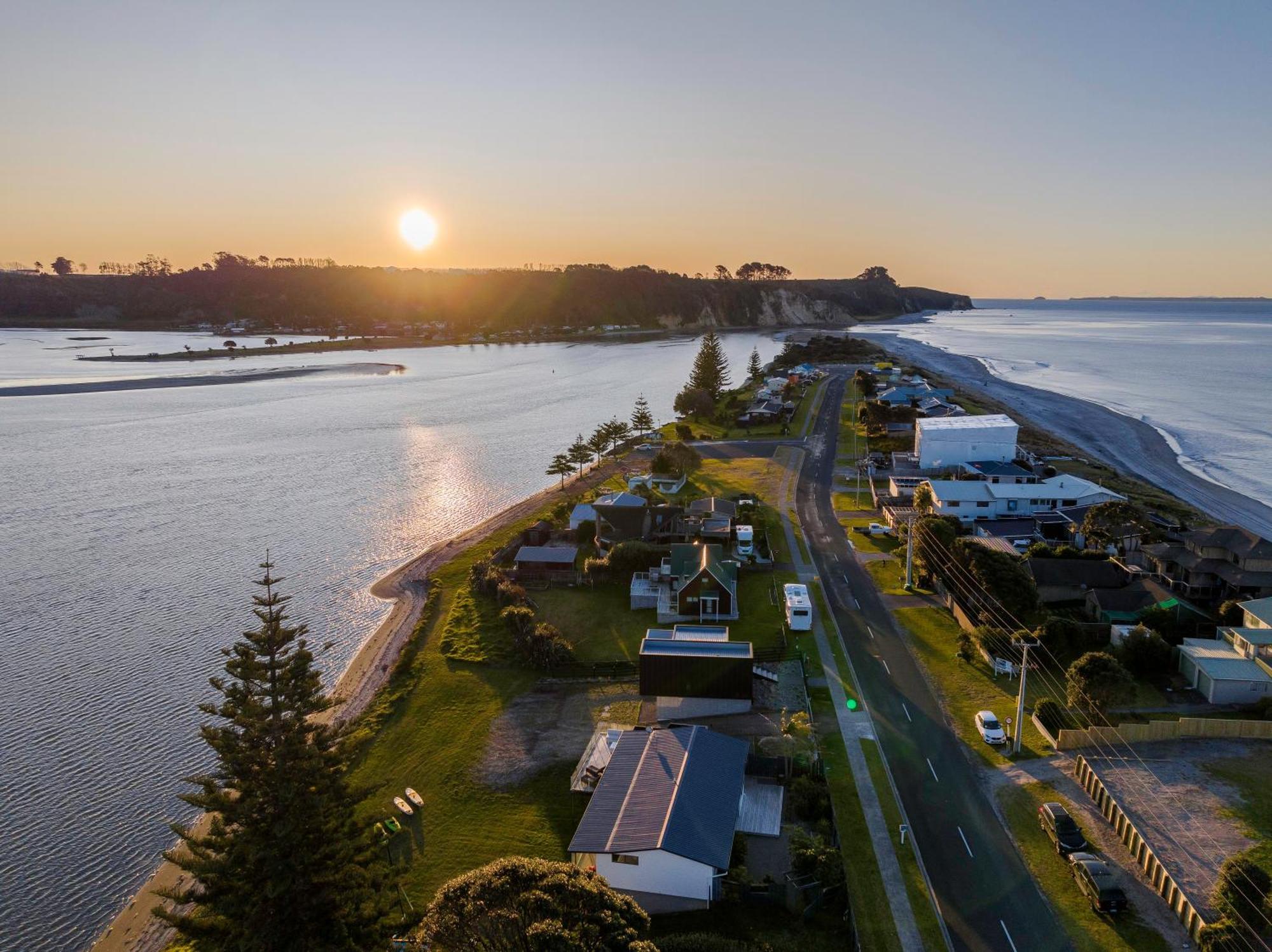 Pukehina Estuary Sunset Views Townhouse & Studio Luaran gambar